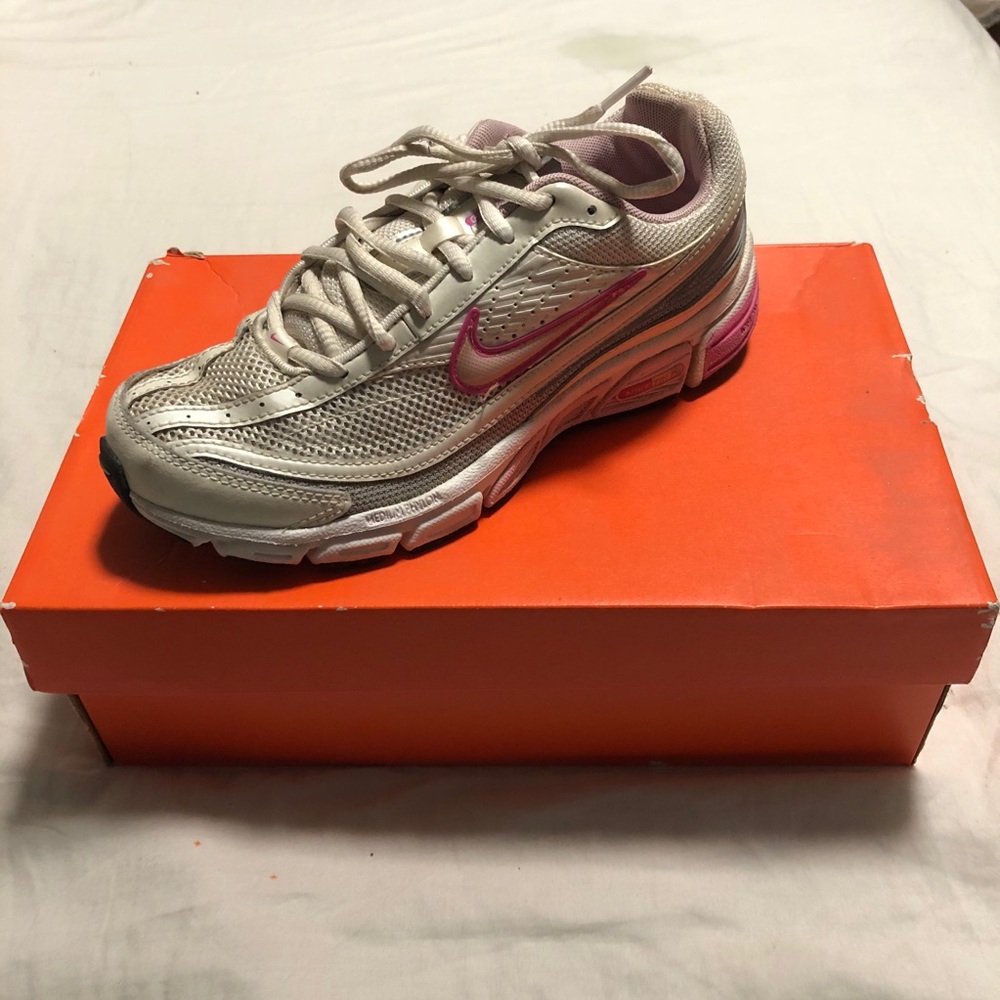 Vintage 2000’s Nike shoes